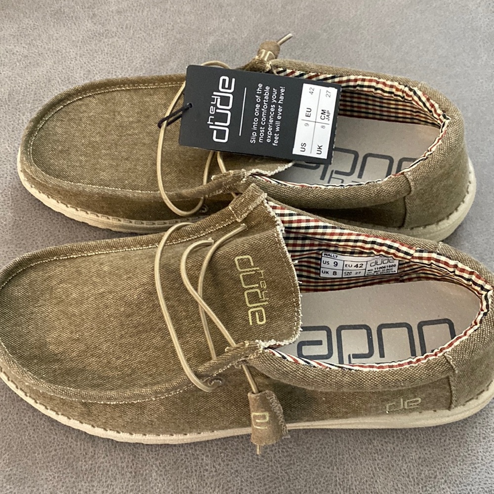 Hey dude mens size 9 slip on